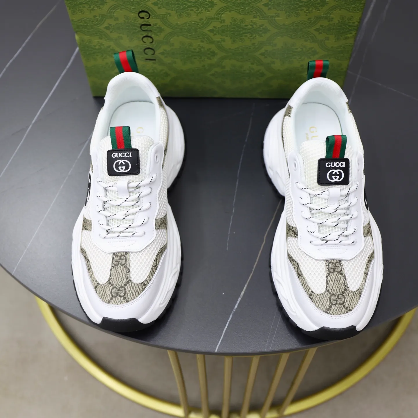 Ex-factory price: 462💰🙅‍♂️🙅‍♂️🙅‍♂️ Brand: Gucci GUCCi Standard code: 38-44 (45 customized) Grade: Same as the official website Material: Original material splicing Comfortable and breathable lining Lightweight and wear-resistant sports outsole Style category: Men's fashionable casual shoes Running sneakers Distinguished luxury brand elements Top luxury Color: actual picture color
